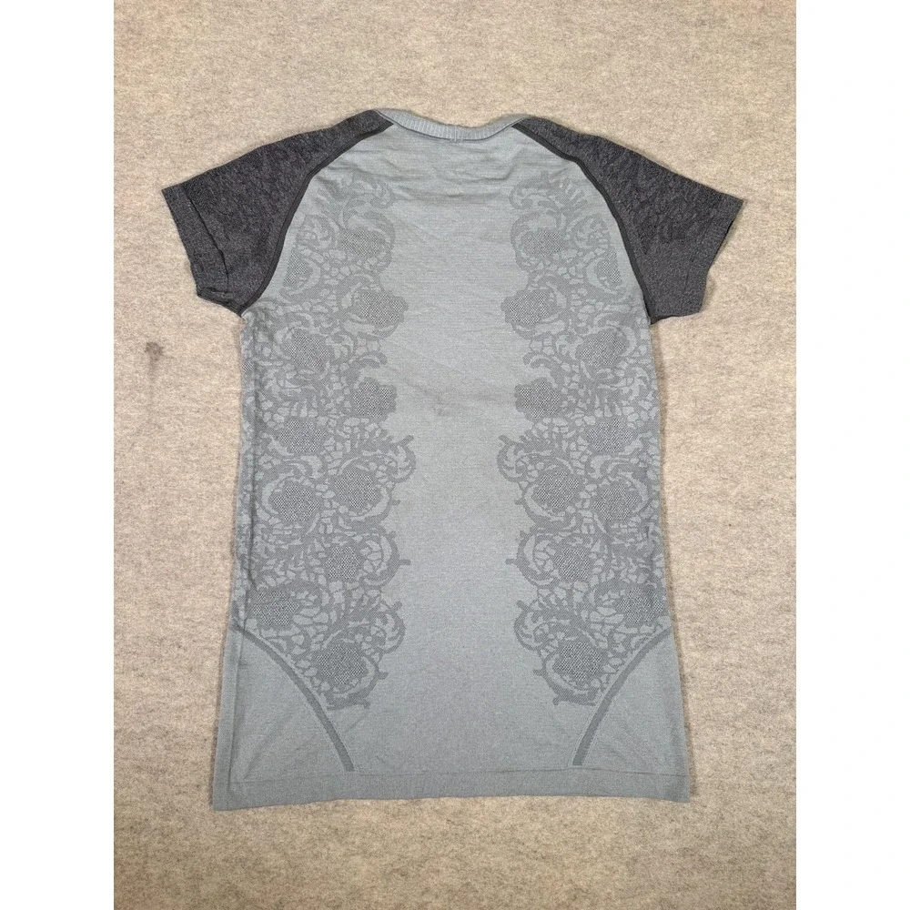 Lululemon Swiftly Tech Shirt Womens 10 Gray Floral Short Sleeve Yoga Athletic